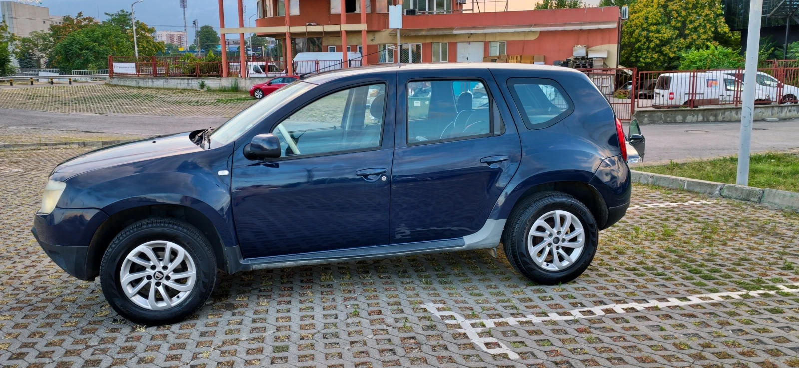 Dacia Duster, снимка 4 - Автомобили и джипове - 55598365