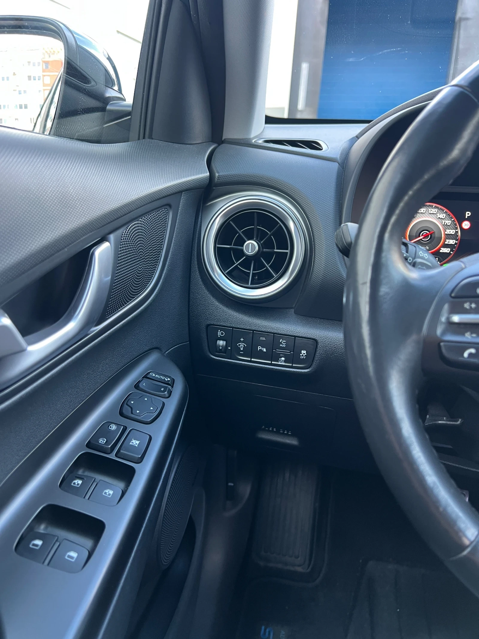 Hyundai Kona 64kWh + БГ ГАРАНЦИЯ..!!, снимка 12 - Автомобили и джипове - 56317009