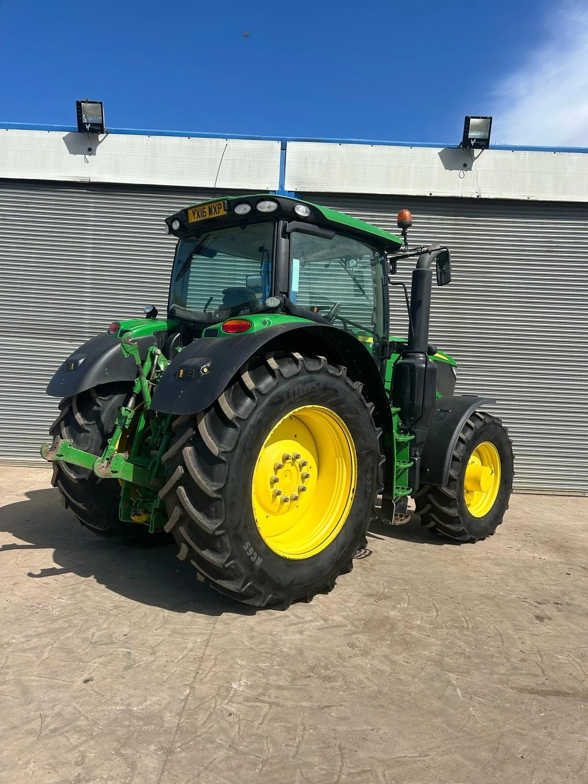 Трактор John Deere 6195R лизинг с първоначална вноска 20% - изображение 7