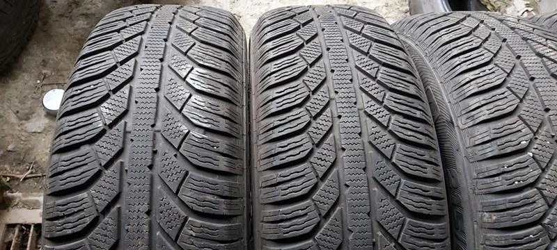 Гуми Зимни 215/65R16, снимка 1 - Гуми и джанти - 30941748