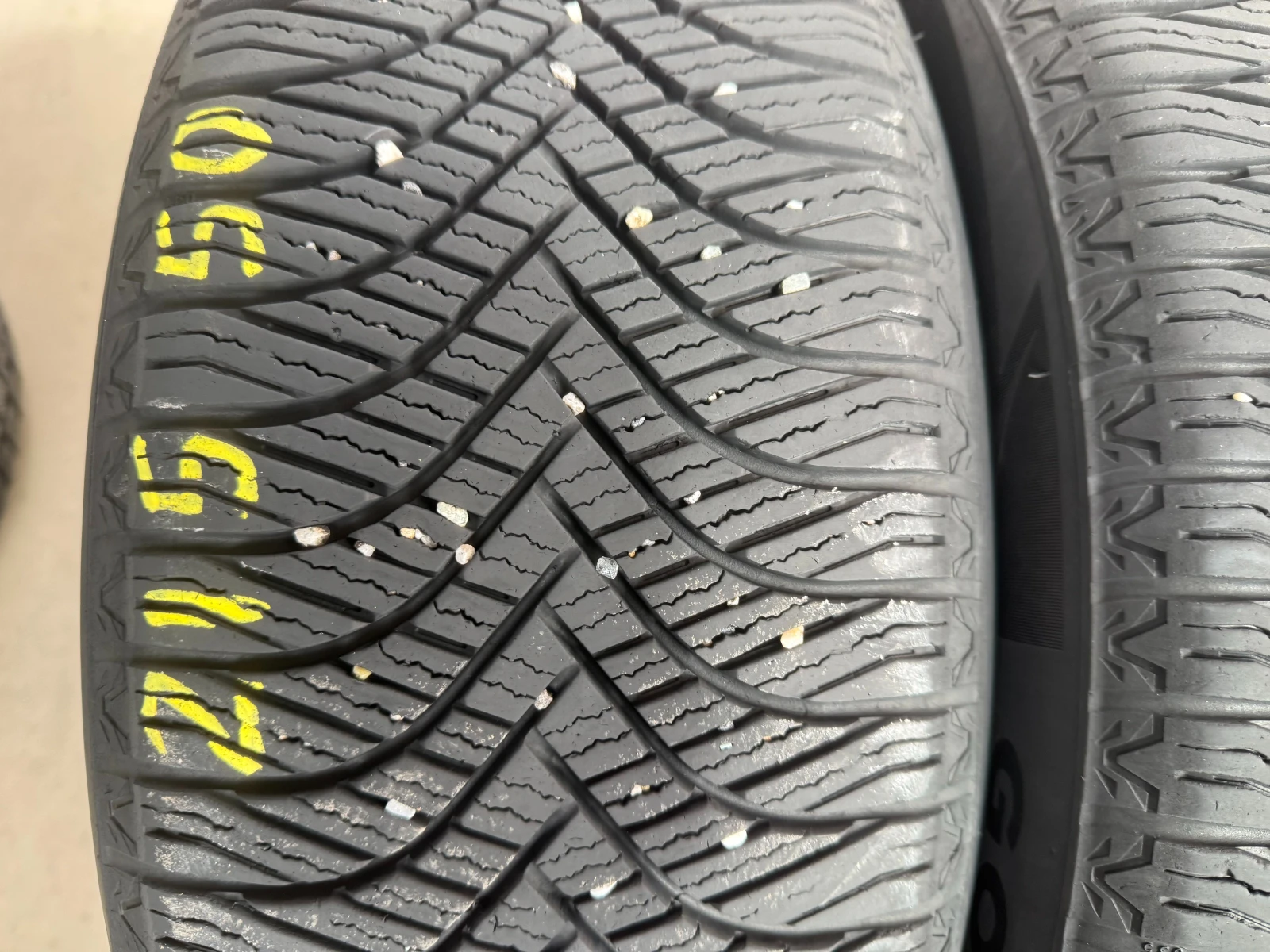 Гуми Летни 215/50R17, снимка 2 - Гуми и джанти - 53992222