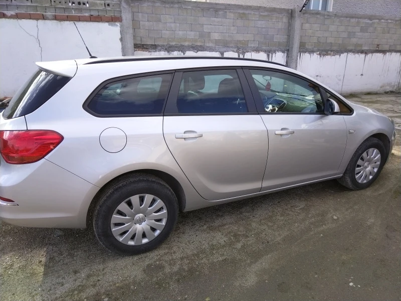 Opel Astra 1.6 diesel 110кс., снимка 12 - Автомобили и джипове - 47252462