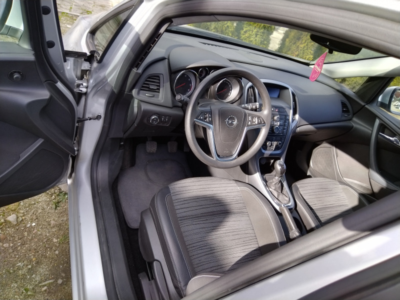 Opel Astra 1.6 diesel 110кс., снимка 9 - Автомобили и джипове - 46112582
