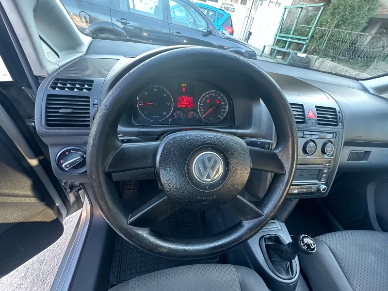 VW Touran BKC, снимка 11 - Автомобили и джипове - 47852151