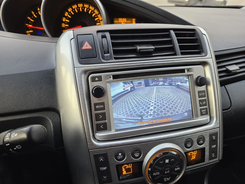 Toyota Verso 2, 2 tdi 126 hp, снимка 15 - Автомобили и джипове - 52710349