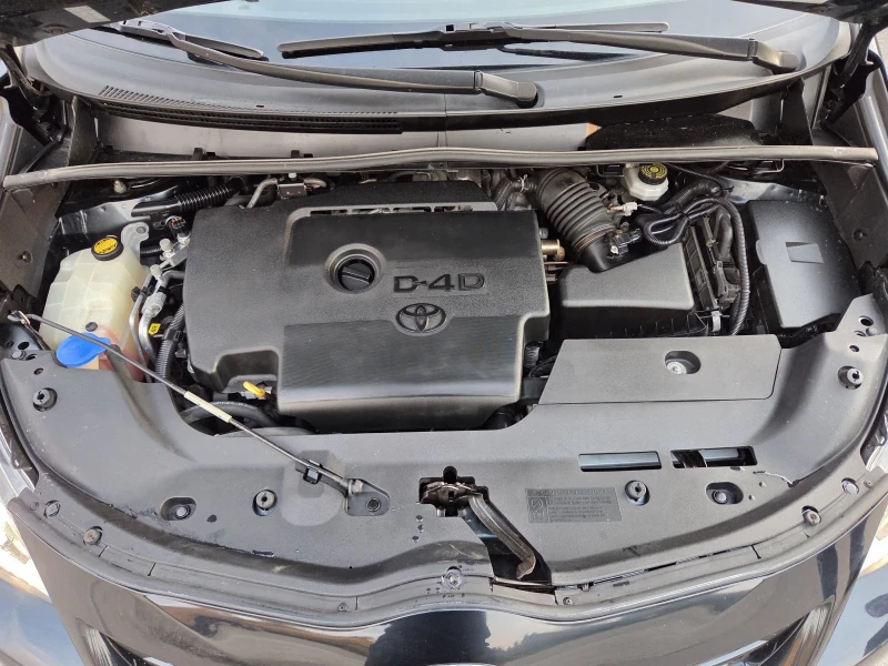 Toyota Verso 2, 2 tdi 126 hp, снимка 14 - Автомобили и джипове - 52710349