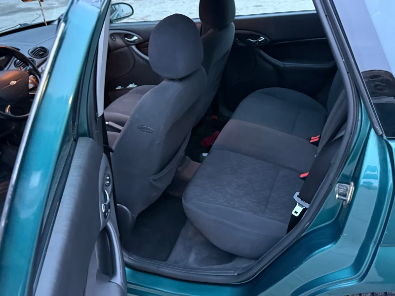 Ford Focus 1.8, снимка 8 - Автомобили и джипове - 52737339
