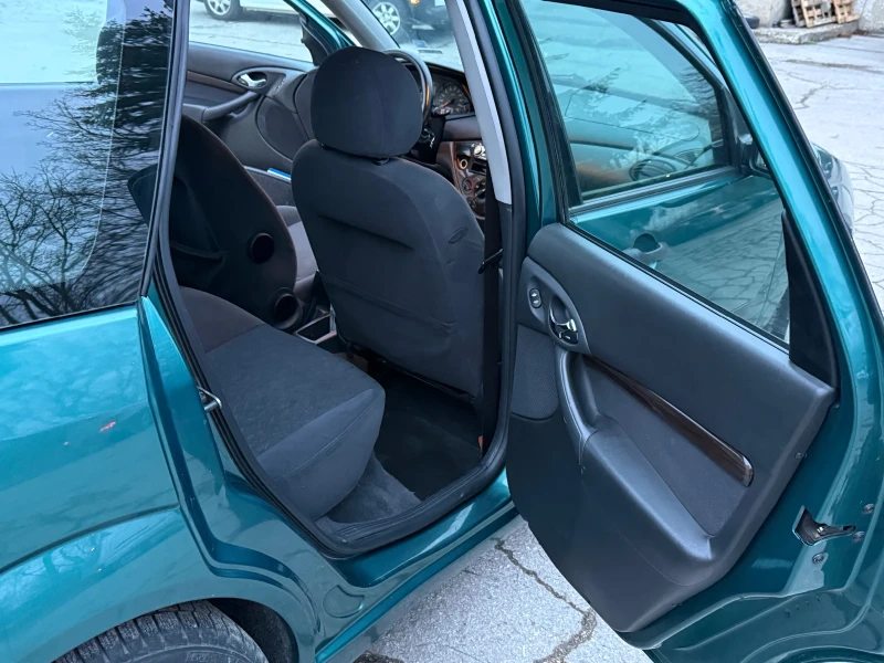 Ford Focus 1.8, снимка 9 - Автомобили и джипове - 52737339