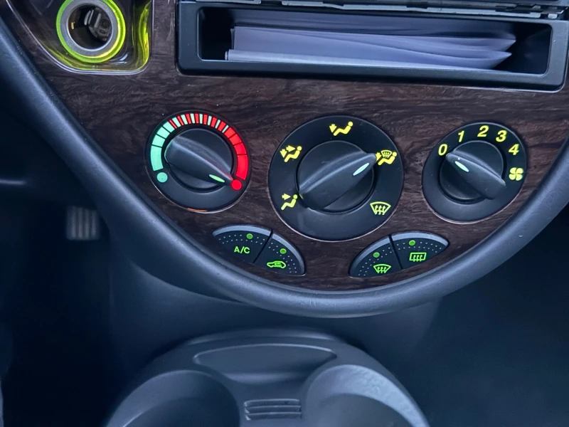 Ford Focus 1.8, снимка 11 - Автомобили и джипове - 52737339