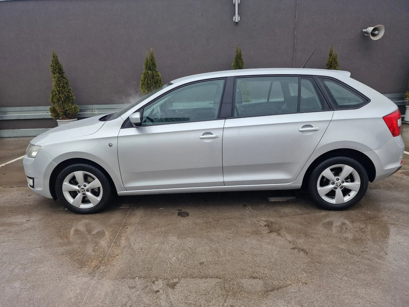 Skoda Rapid 1.6 TDI Spaceback - изображение 8