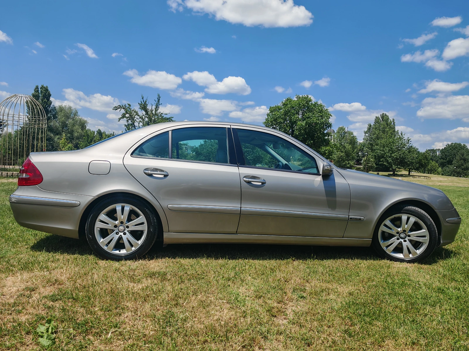 Mercedes-Benz E 220  - изображение 3