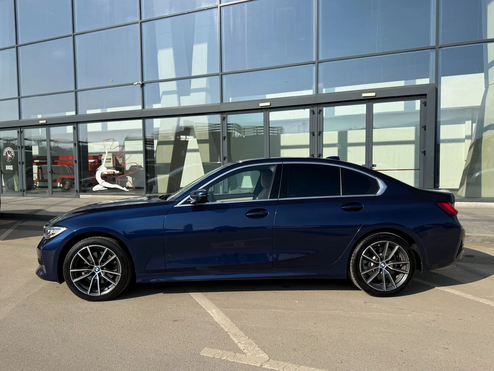 BMW 330 6 МЕСЕЦА ГАРАНЦИЯ/258к.с. Кожа/Камера, снимка 2 - Автомобили и джипове - 53864704