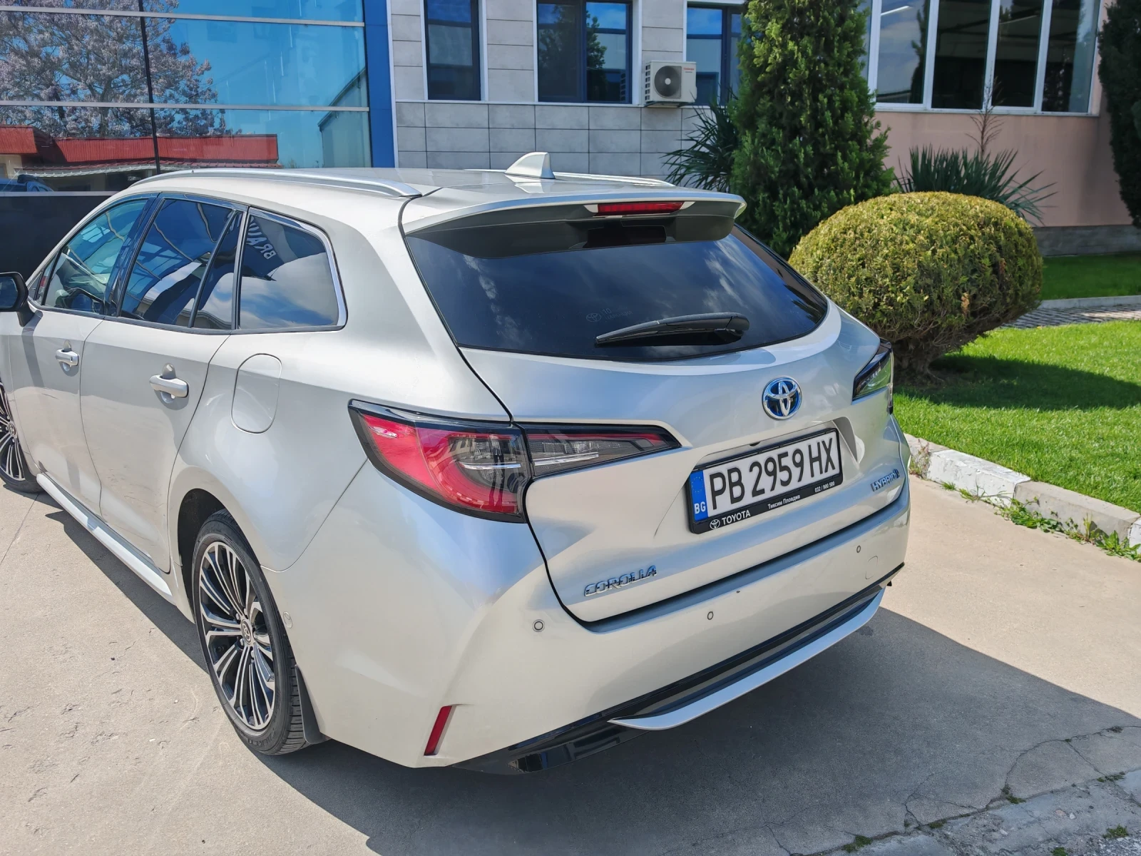 Toyota Corolla TS ниво EXECUVE PLUS , снимка 2 - Автомобили и джипове - 54308156