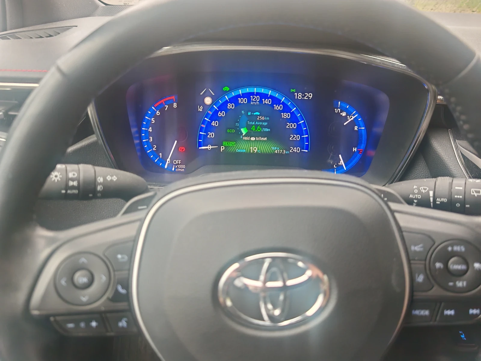 Toyota Corolla TS ниво EXECUVE PLUS , снимка 9 - Автомобили и джипове - 54308156