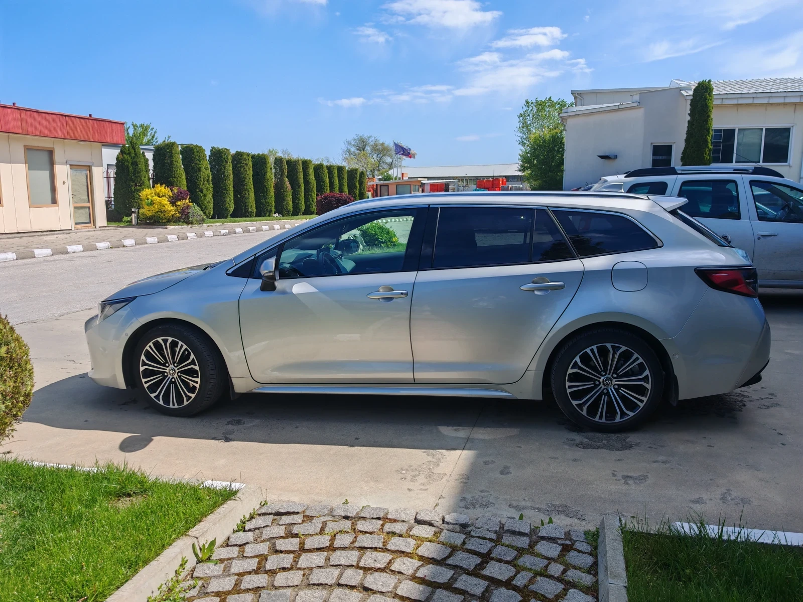 Toyota Corolla TS ниво EXECUVE PLUS , снимка 5 - Автомобили и джипове - 54308156