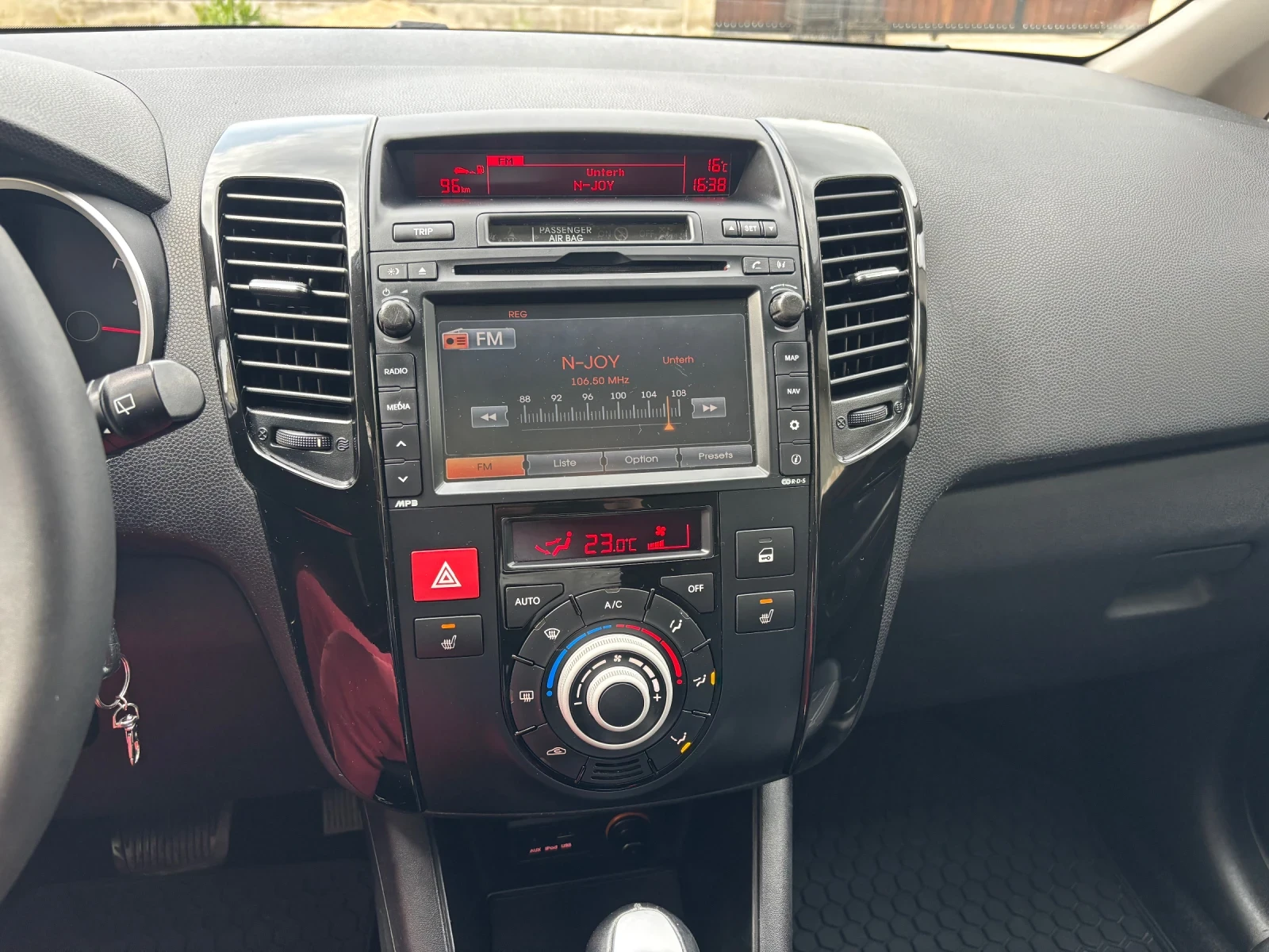 Kia Venga 1.6i AVTOMAT PANORAMA NAVI, снимка 12 - Автомобили и джипове - 54392370