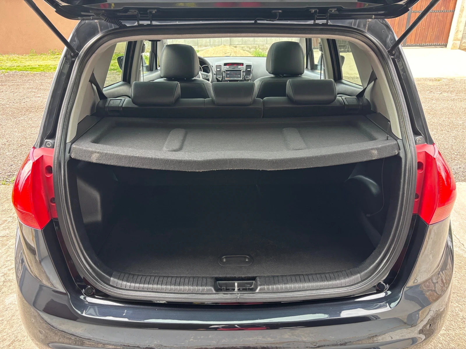 Kia Venga 1.6i AVTOMAT PANORAMA NAVI, снимка 14 - Автомобили и джипове - 54392370