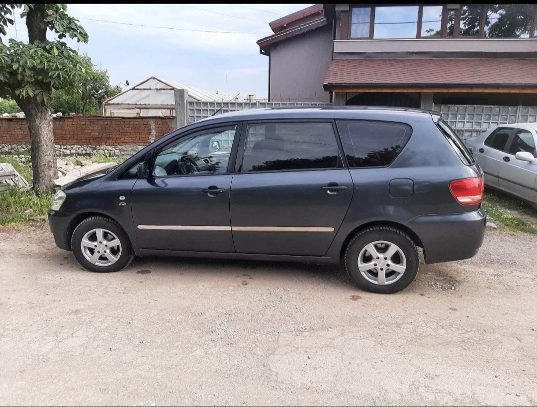 Toyota Avensis verso, снимка 3 - Автомобили и джипове - 54401201
