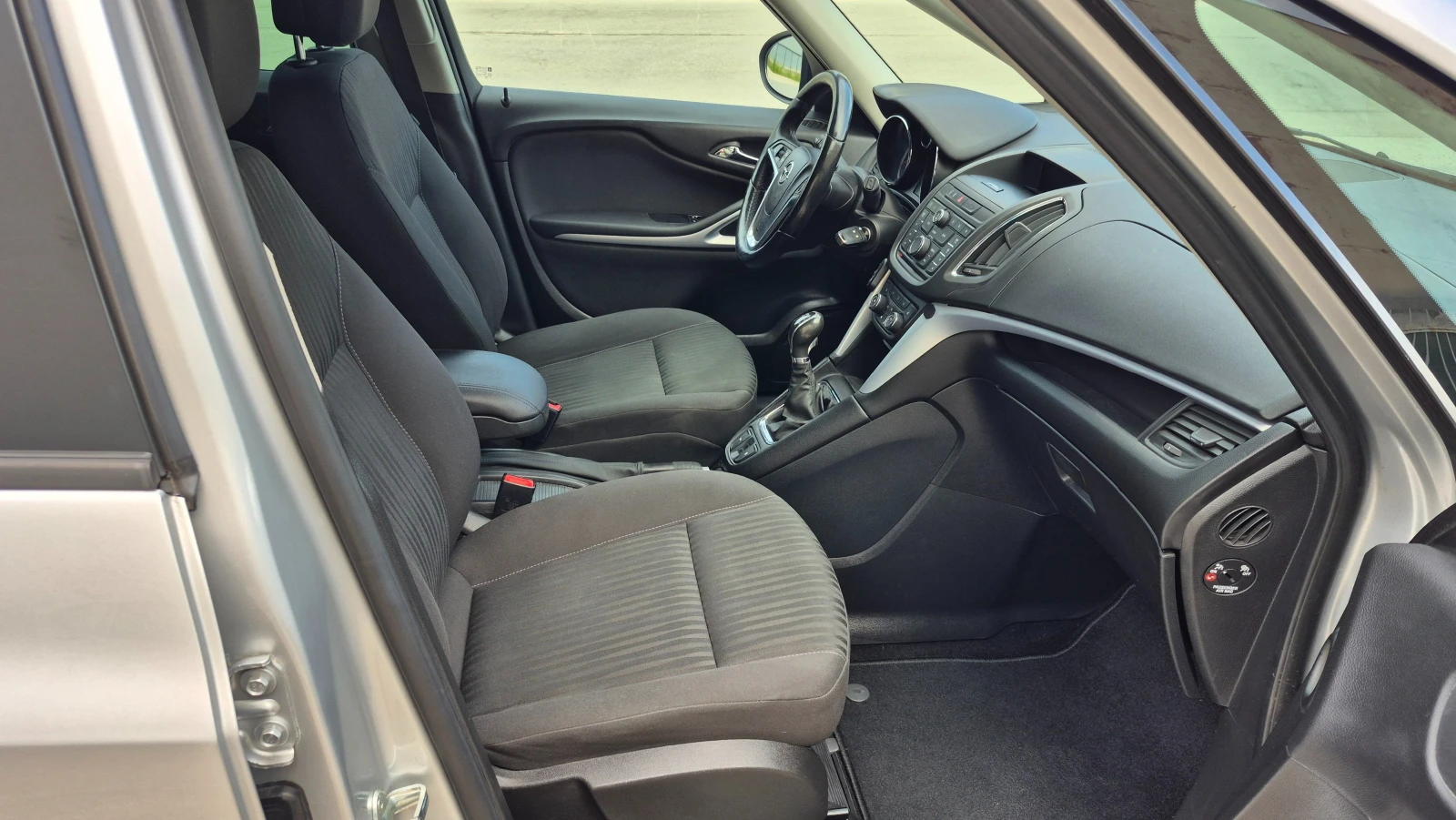 Opel Zafira Opel Zafira Tourer 2.0CDTI Германия Отлична, снимка 10 - Автомобили и джипове - 54946653