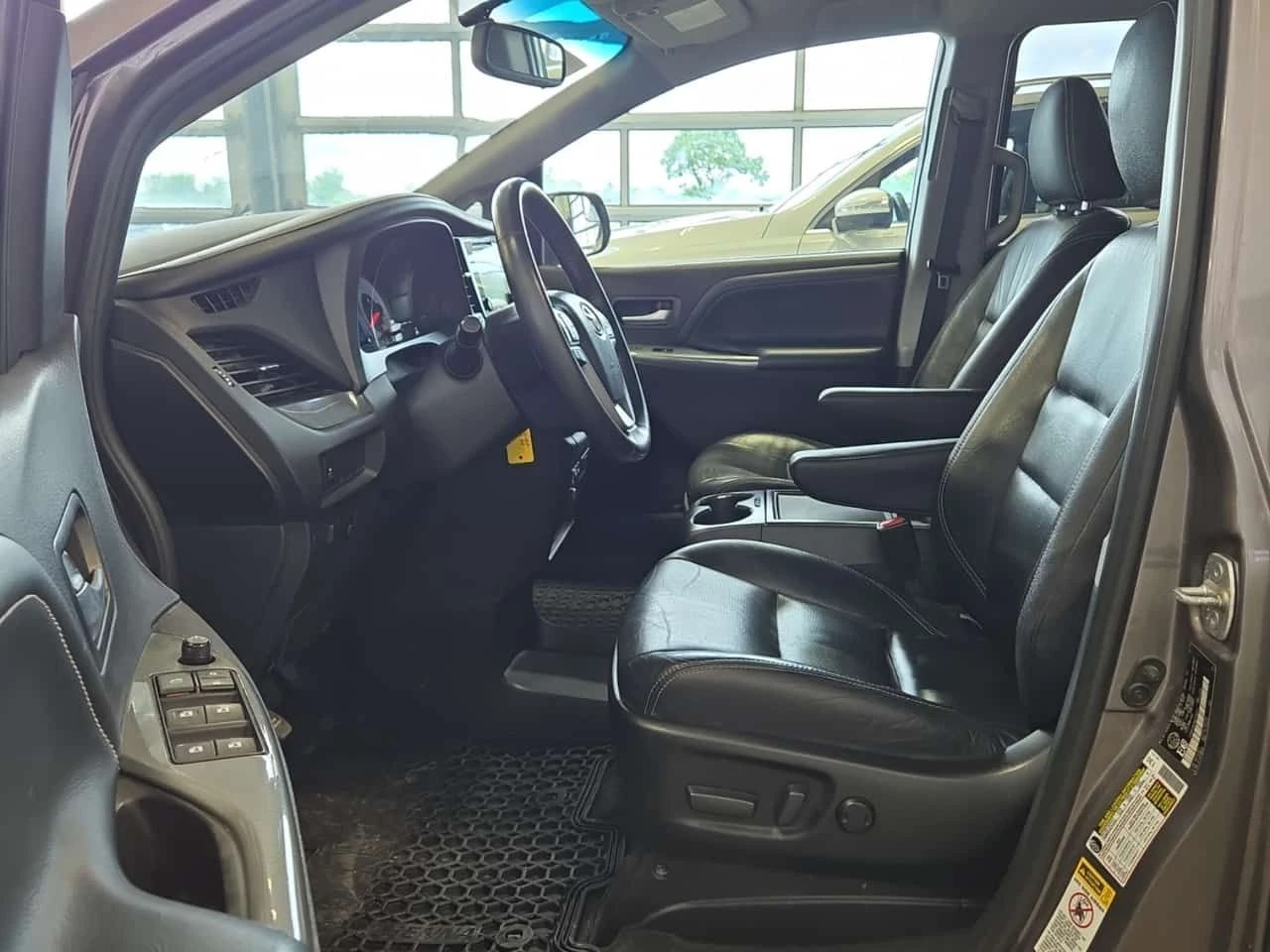 Toyota Sienna SE/CARFAX/КОЖА/ПОДГРЕВ/ФИНАНСИРАНЕ, снимка 5 - Автомобили и джипове - 55030247