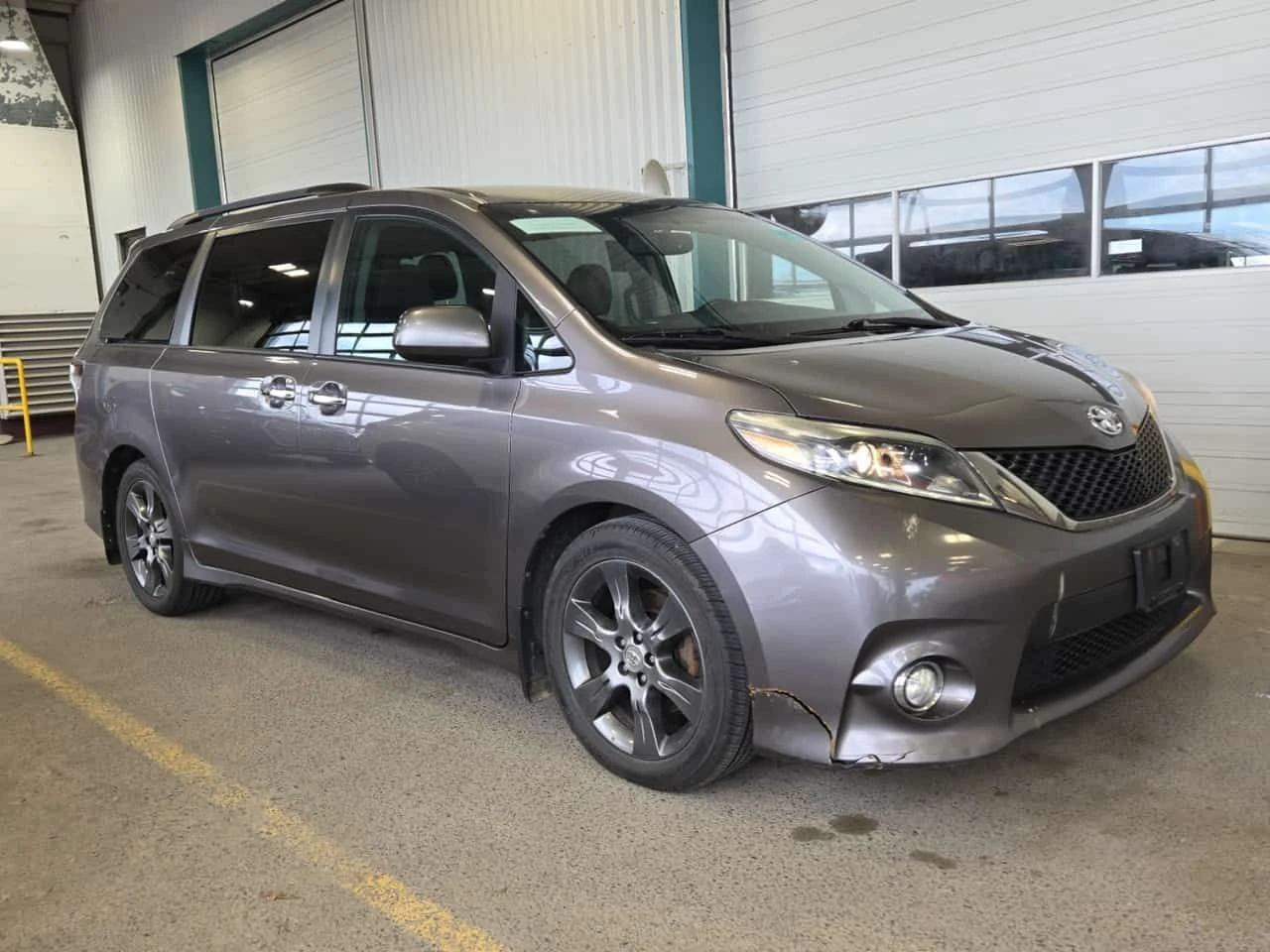 Toyota Sienna SE/CARFAX/КОЖА/ПОДГРЕВ/ФИНАНСИРАНЕ, снимка 2 - Автомобили и джипове - 55030247