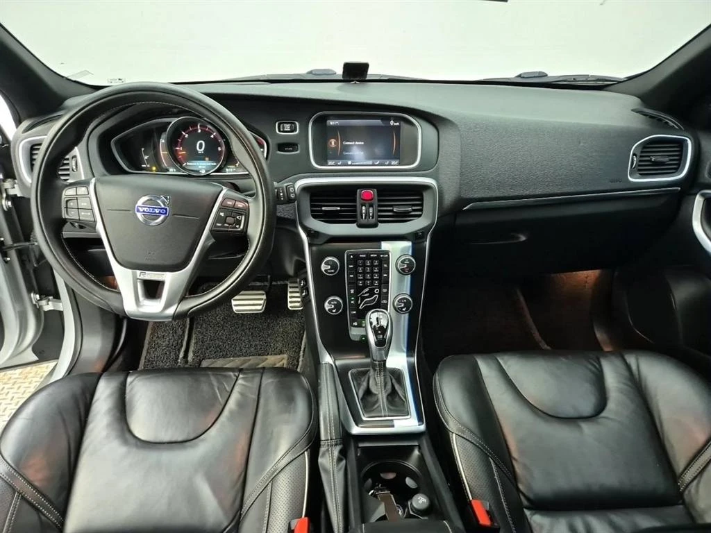 Volvo V40 2.0L R DESIGN, снимка 8 - Автомобили и джипове - 55228893
