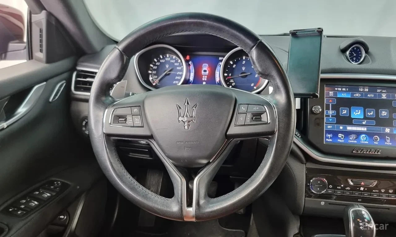 Maserati Ghibli 3.0 Diesel| PANO| ЗАДНА КАМЕРА| ПОДГРЕВИ| , снимка 13 - Автомобили и джипове - 55880070
