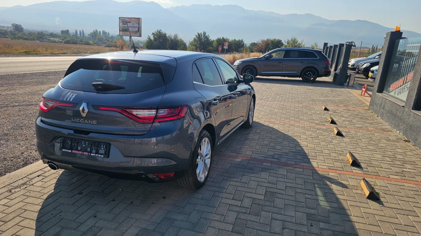 Renault Megane LED-NAVI-FULL, снимка 3 - Автомобили и джипове - 55935252