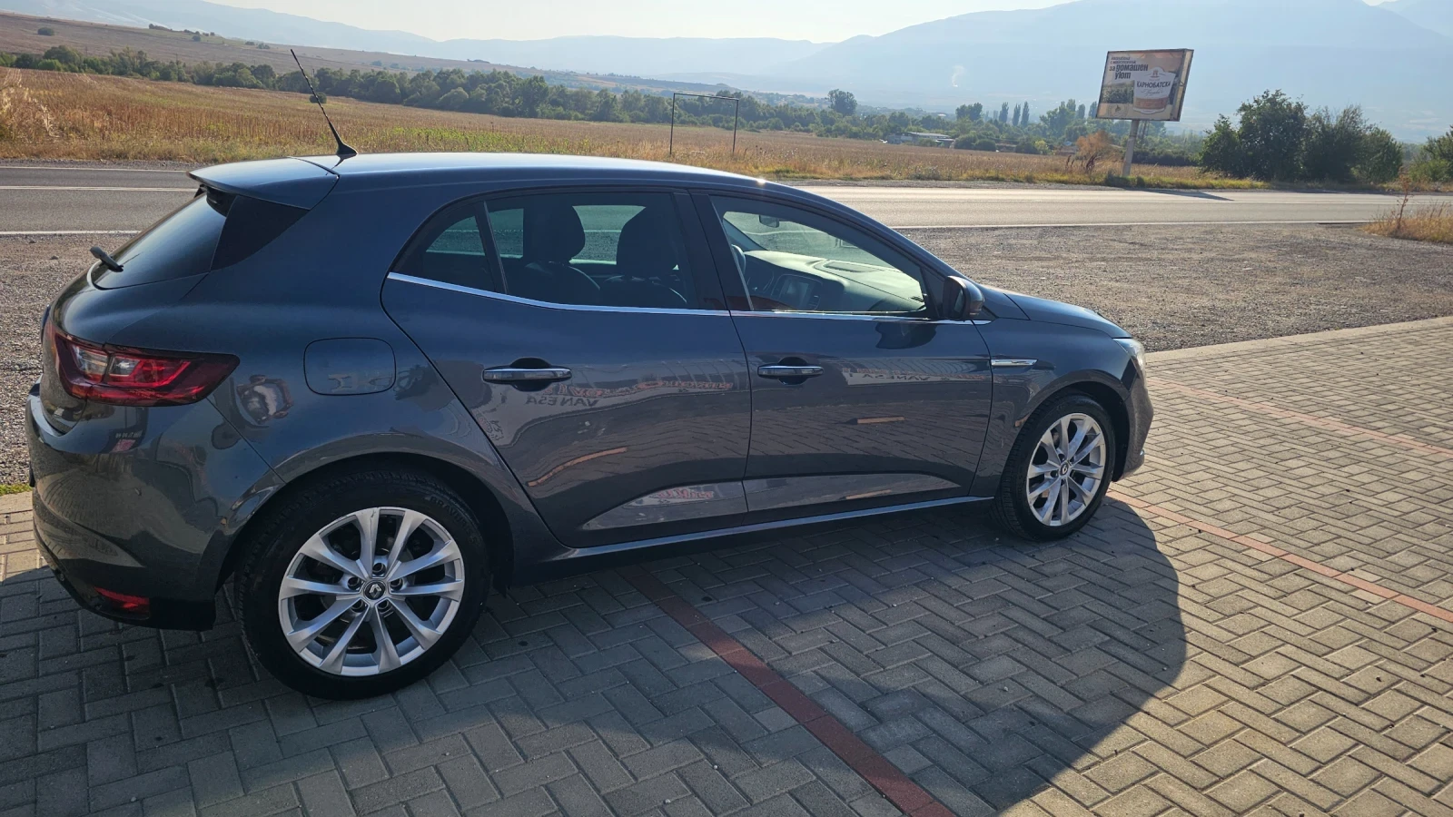 Renault Megane LED-NAVI-FULL, снимка 5 - Автомобили и джипове - 55935252