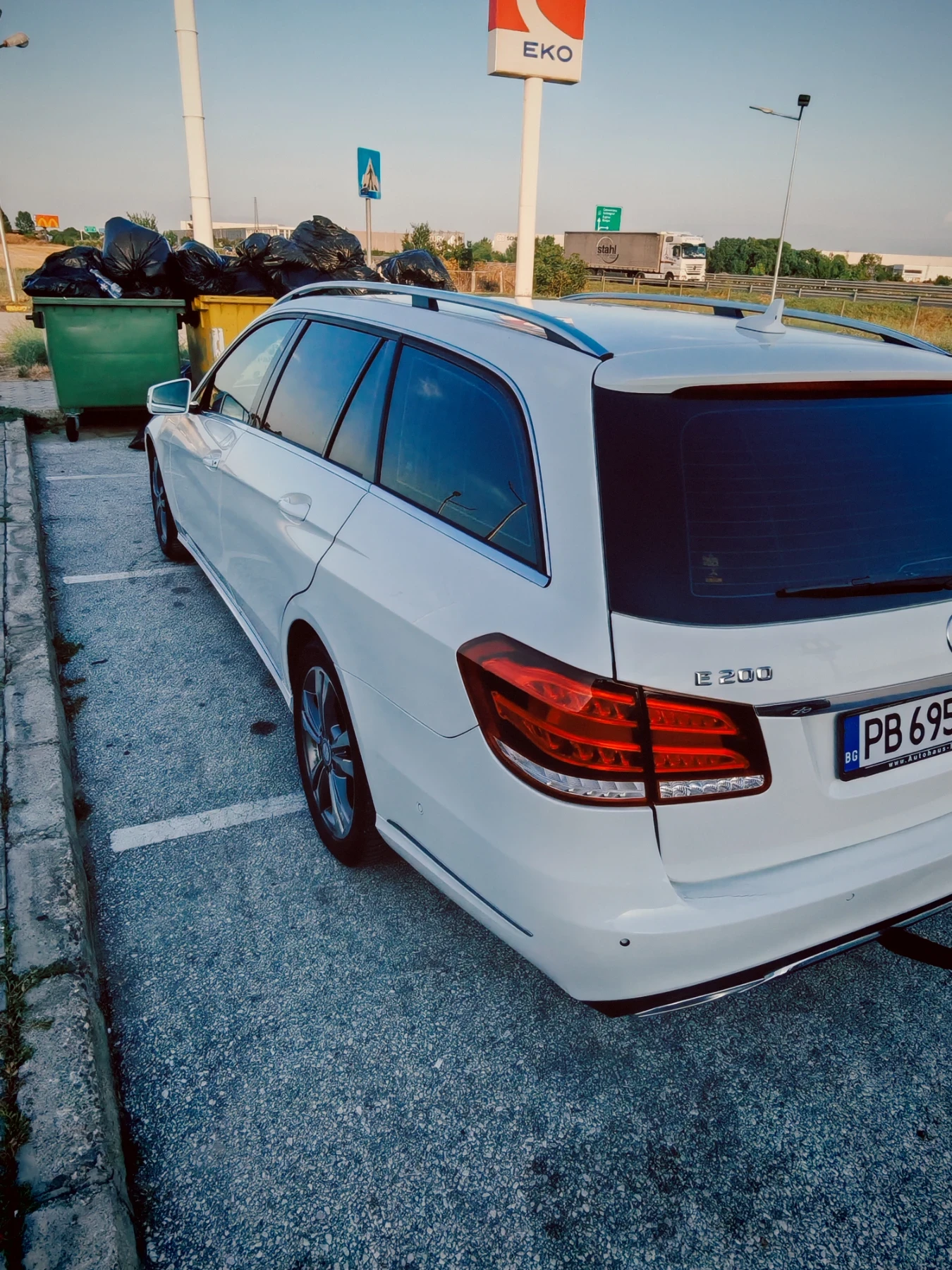 Mercedes-Benz E 200, снимка 9 - Автомобили и джипове - 56076495