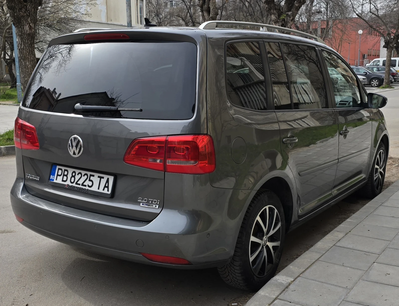 VW Touran 2.0 TDI - 150 к.с., снимка 5 - Автомобили и джипове - 56077357