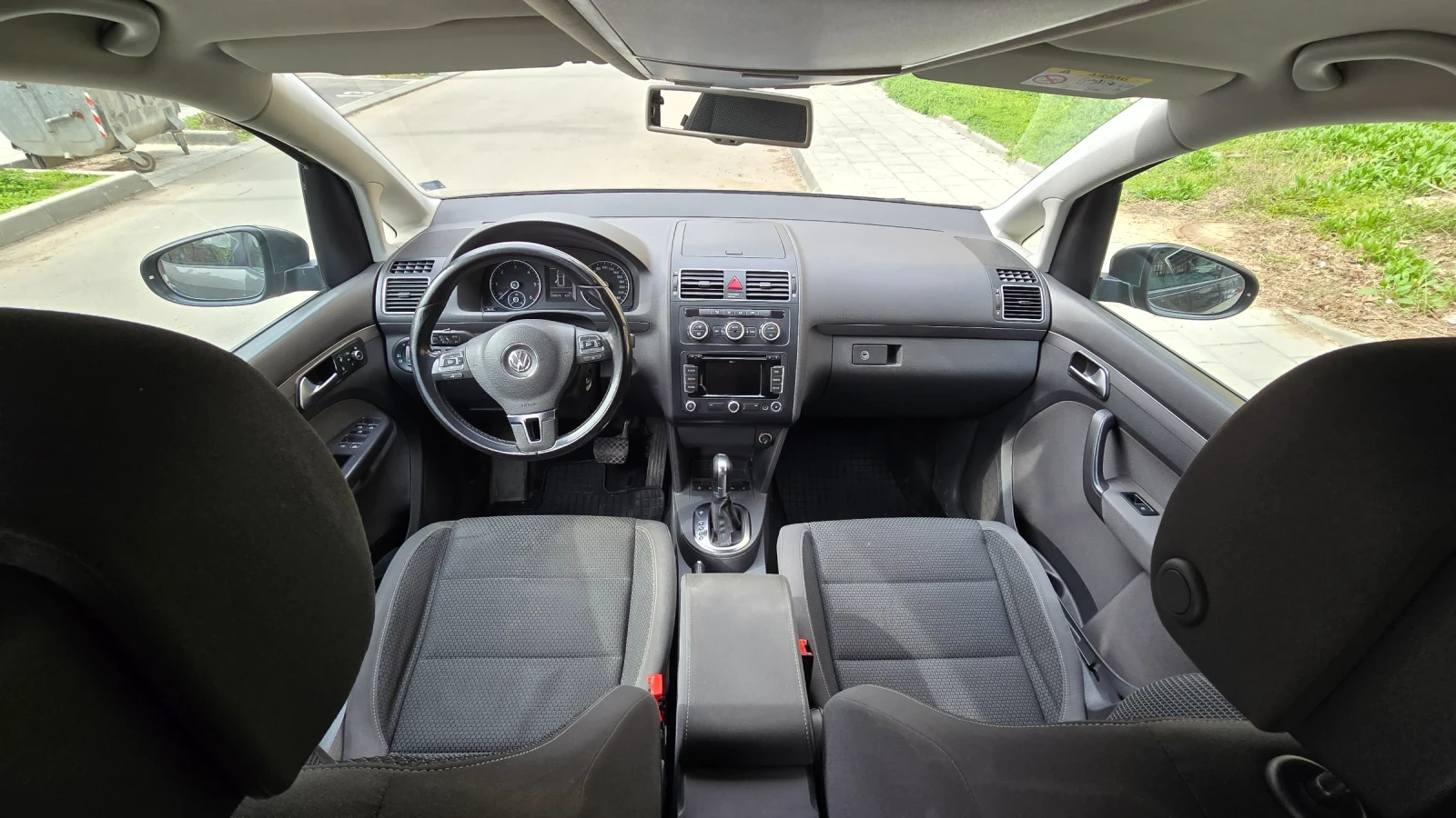 VW Touran 2.0 TDI - 150 к.с., снимка 8 - Автомобили и джипове - 56077357