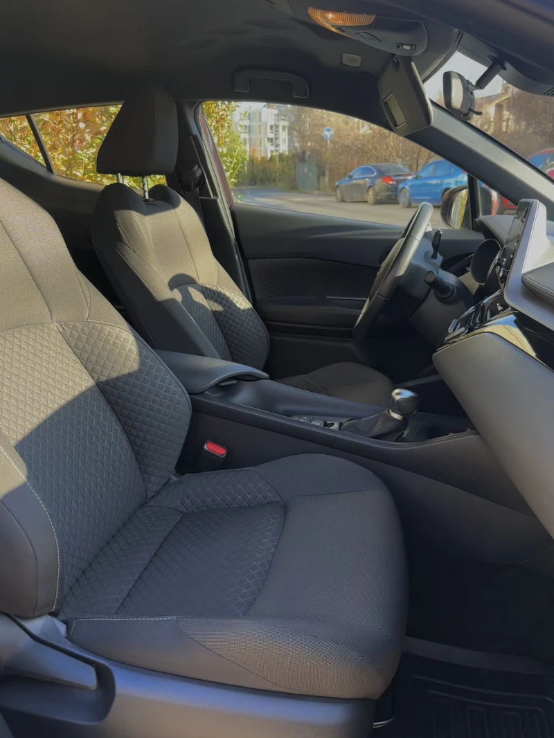 Toyota C-HR 1.8 HYB E-CVT ГАРАНЦИОННА, снимка 8 - Автомобили и джипове - 52831966