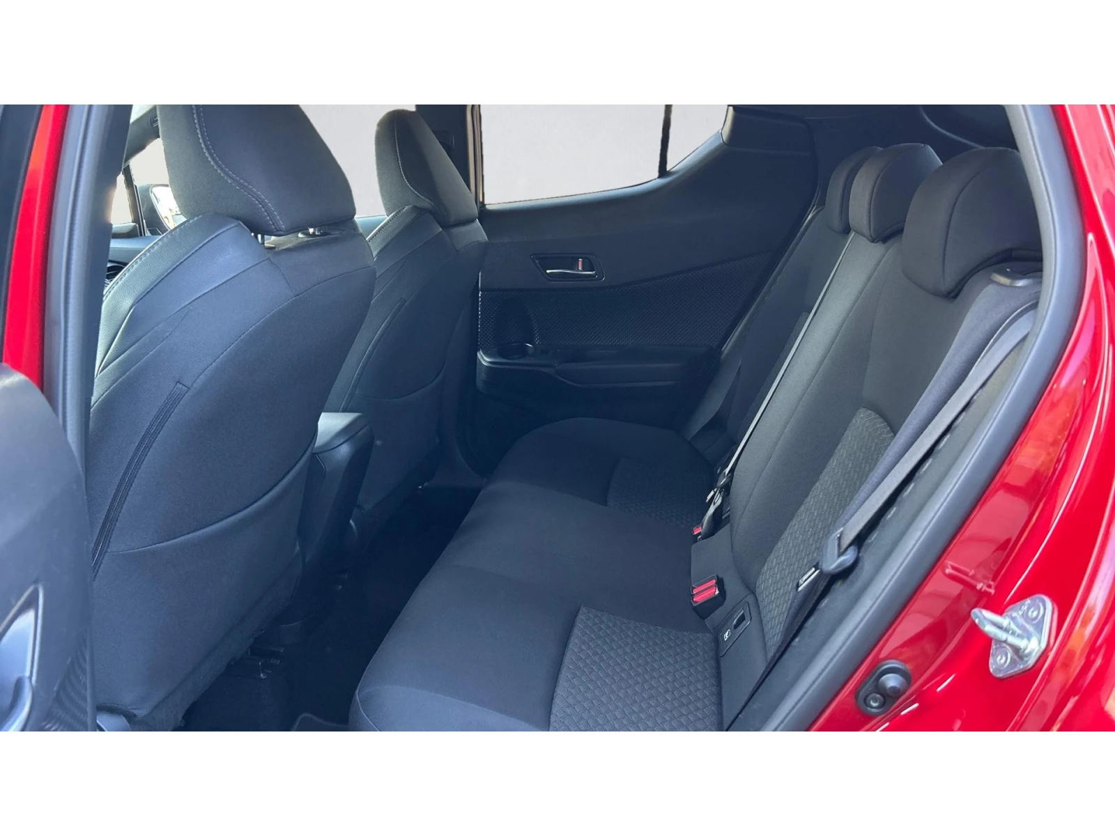 Toyota C-HR    520 . | Mobile.bg   11