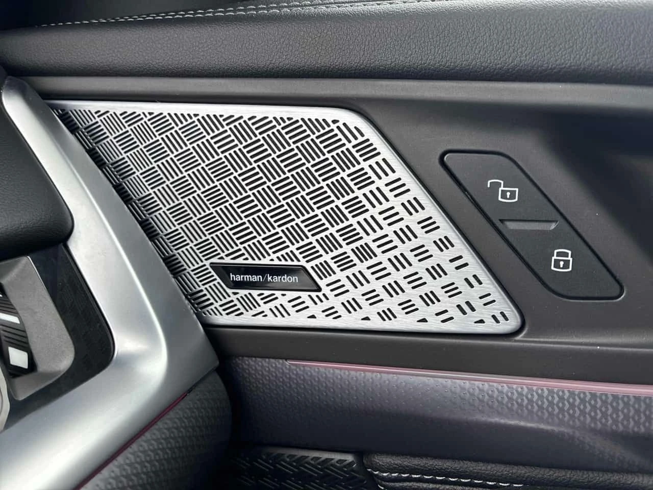 BMW X1 xDrive28i/CARFAX/HARMAN KARDON/PANO/360 CAM, снимка 16 - Автомобили и джипове - 53741413