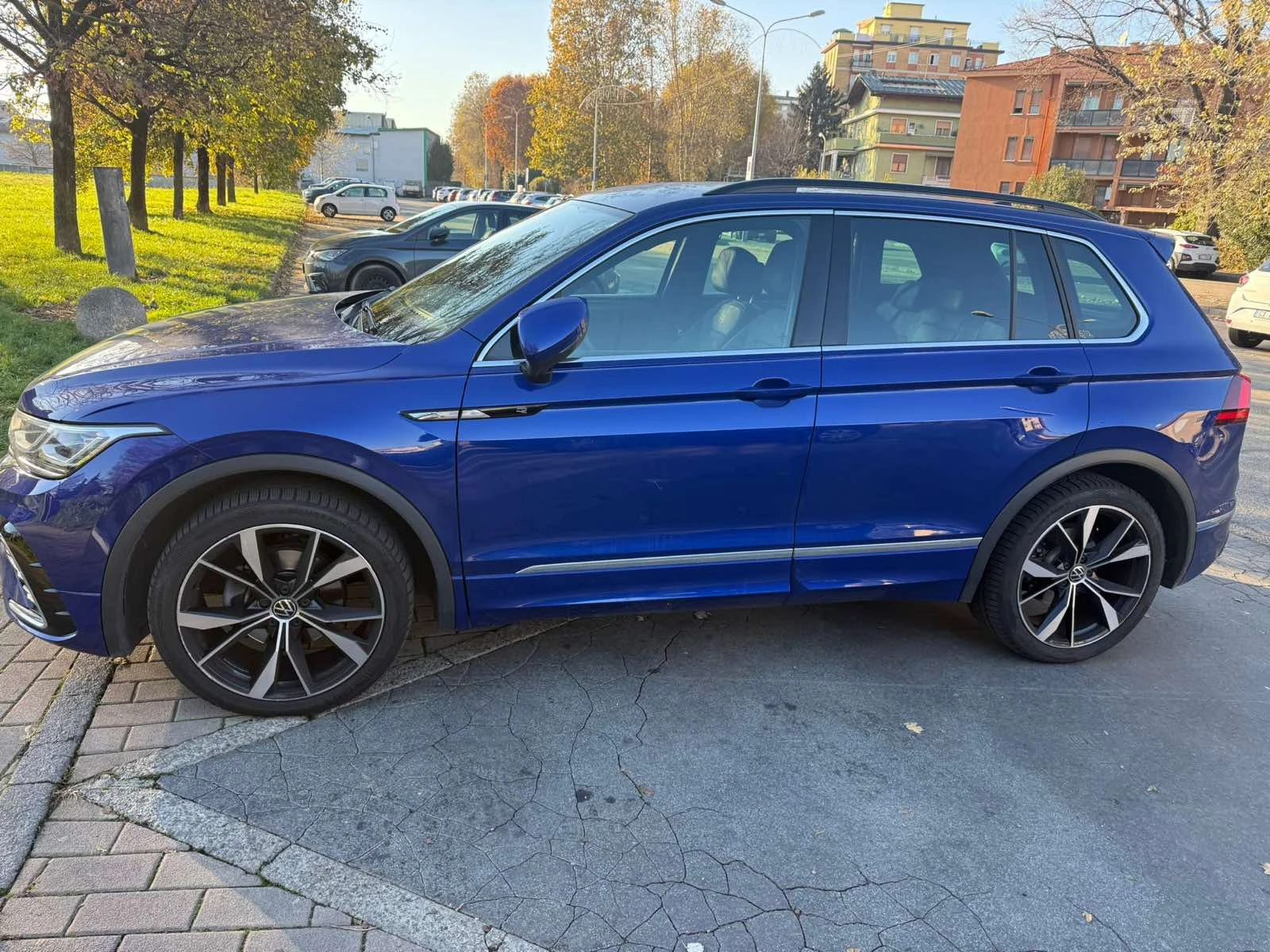VW Tiguan 1.5, снимка 2 - Автомобили и джипове - 54104825