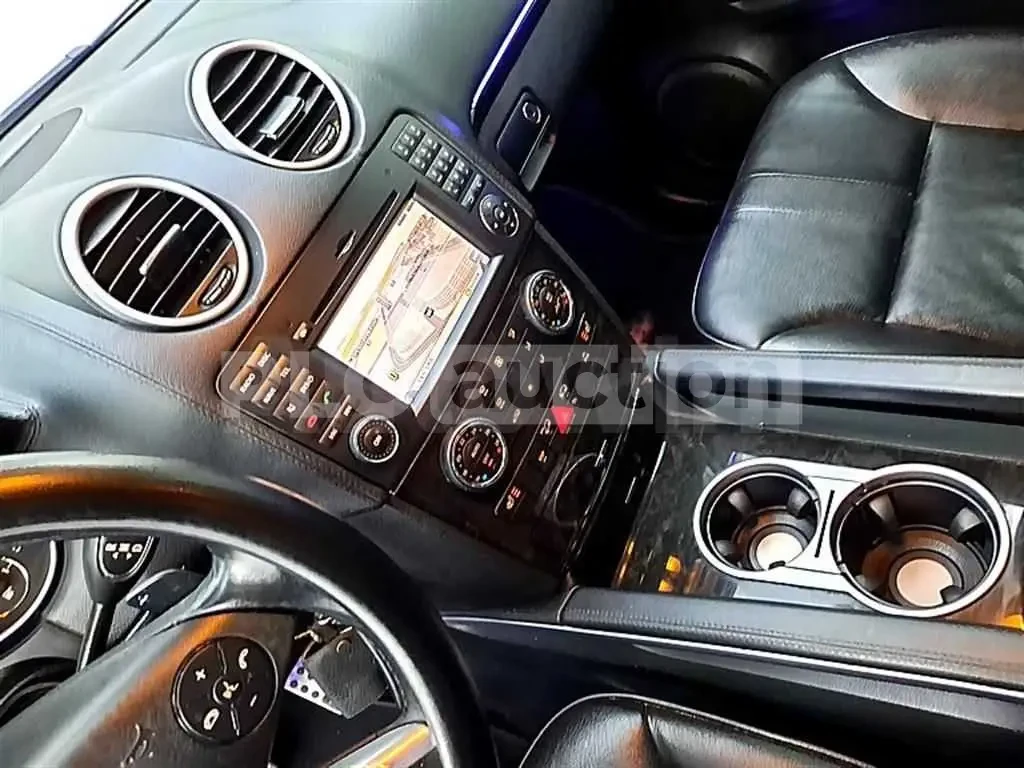 Mercedes-Benz ML 300 CDI| PANO| AMBIENT| ПОДГРЕВИ| ПАМЕТ| , снимка 11 - Автомобили и джипове - 54849360