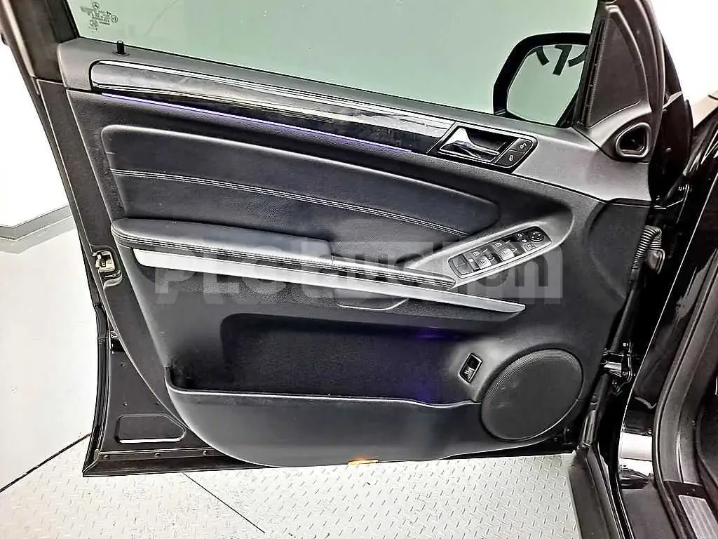 Mercedes-Benz ML 300 CDI| PANO| AMBIENT| ПОДГРЕВИ| ПАМЕТ| , снимка 8 - Автомобили и джипове - 54849360