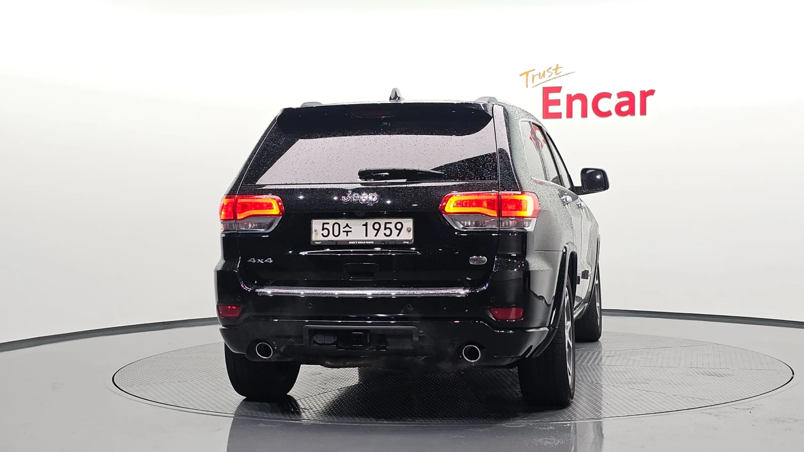 Jeep Grand cherokee OVERLAND MK2/ДИСТРОНИК/ОБДУХ/ПАНО/ВЪЗДУШНО ОКАЧВАН, снимка 3 - Автомобили и джипове - 55015945