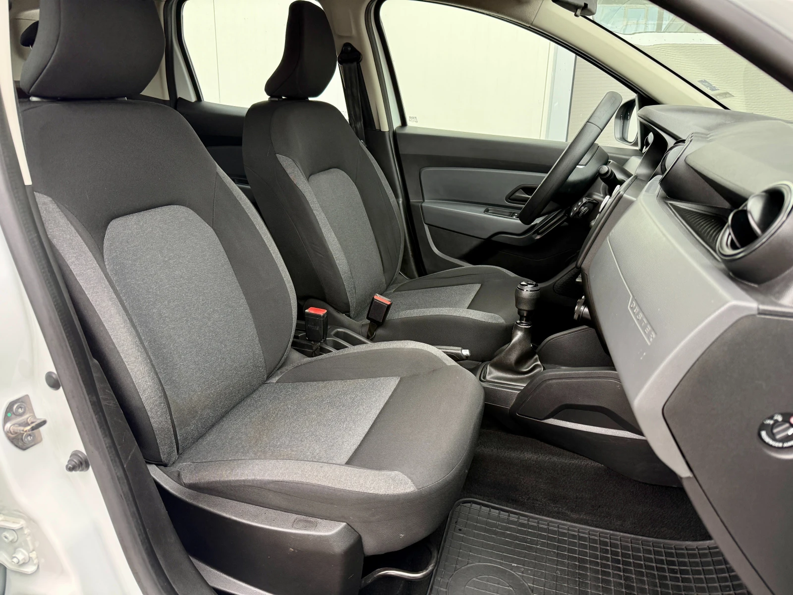Dacia Duster 1.5 dci 4x4 върнат от Лизинг Реален пробег, снимка 10 - Автомобили и джипове - 55434427