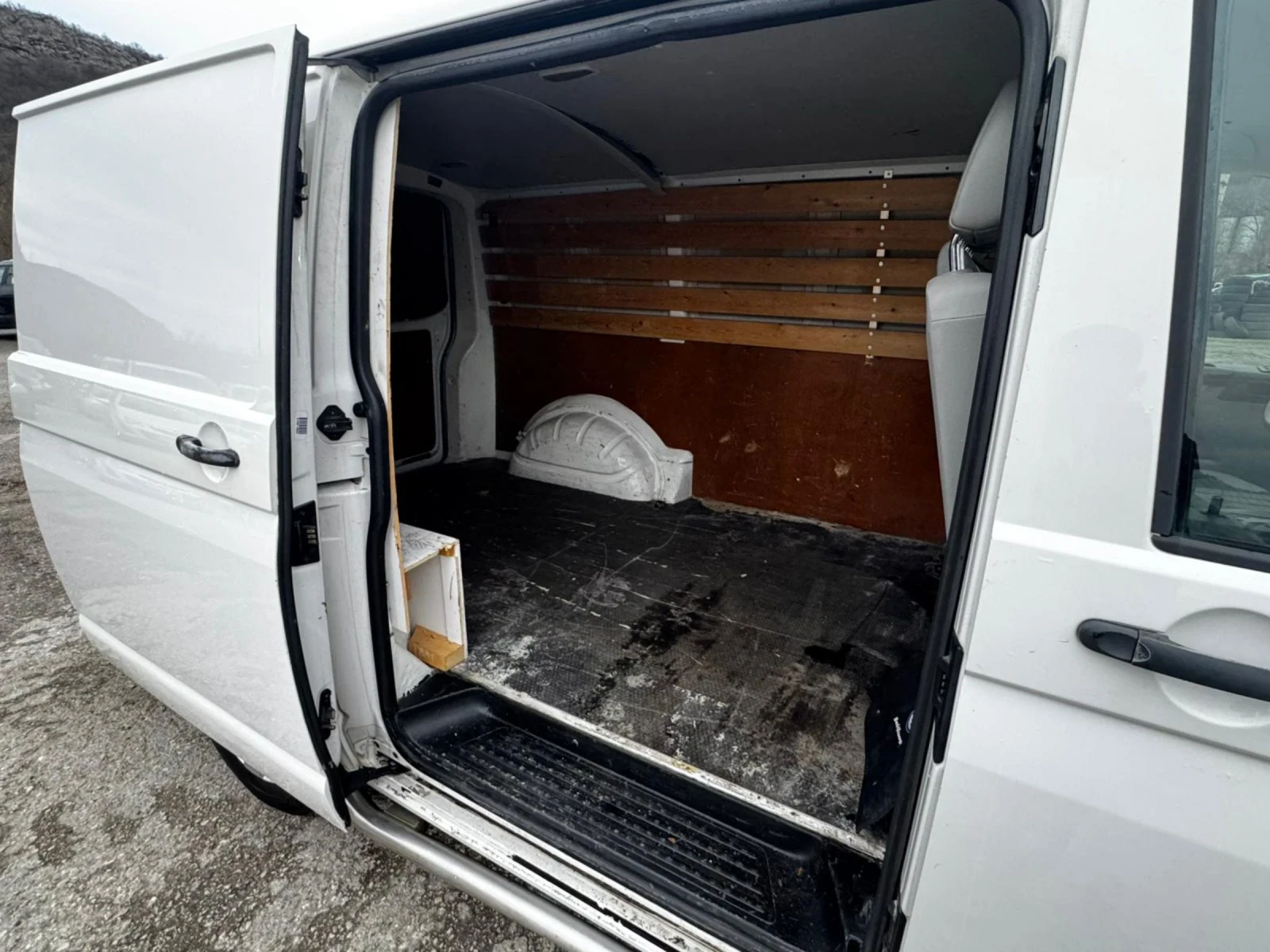 VW Transporter 2.0TDI, КЛИМАТИК, FACELIFT , снимка 6 - Бусове и автобуси - 53490490