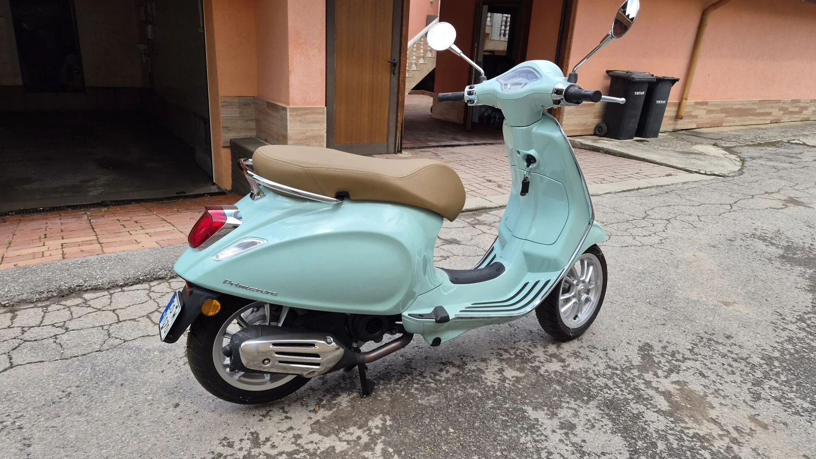 Vespa Primavera 50cc Чисто нова, снимка 2 - Мотоциклети и мототехника - 54978438