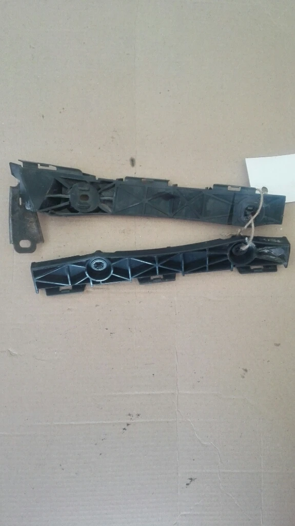 Водач задна броня ляв Лексус ИС220 