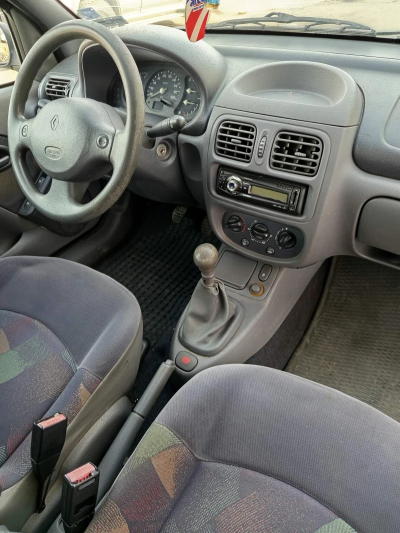 Renault Clio, снимка 11 - Автомобили и джипове - 49452142