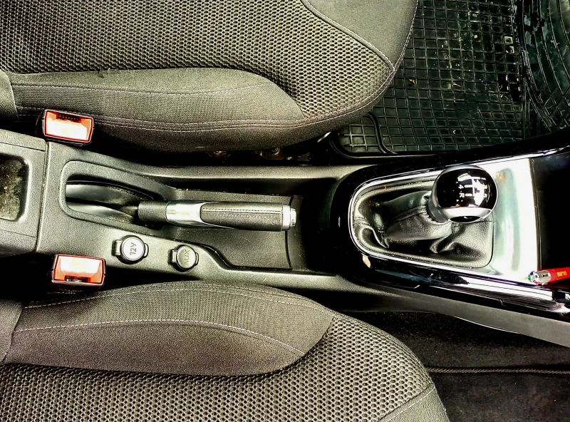 DS DS 3 1.6 HDI Facelift, с регистрация, снимка 13 - Автомобили и джипове - 51706002