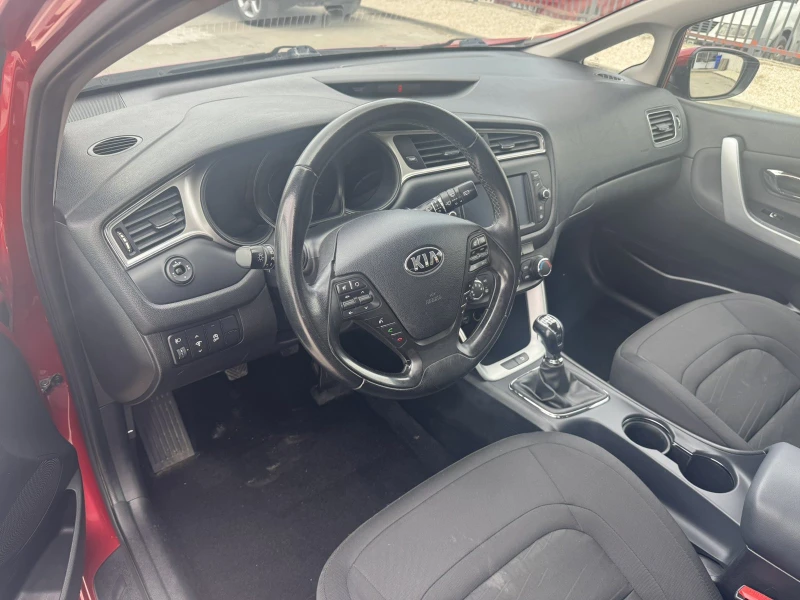 Kia Ceed 1.6 CRDI, снимка 7 - Автомобили и джипове - 51940112
