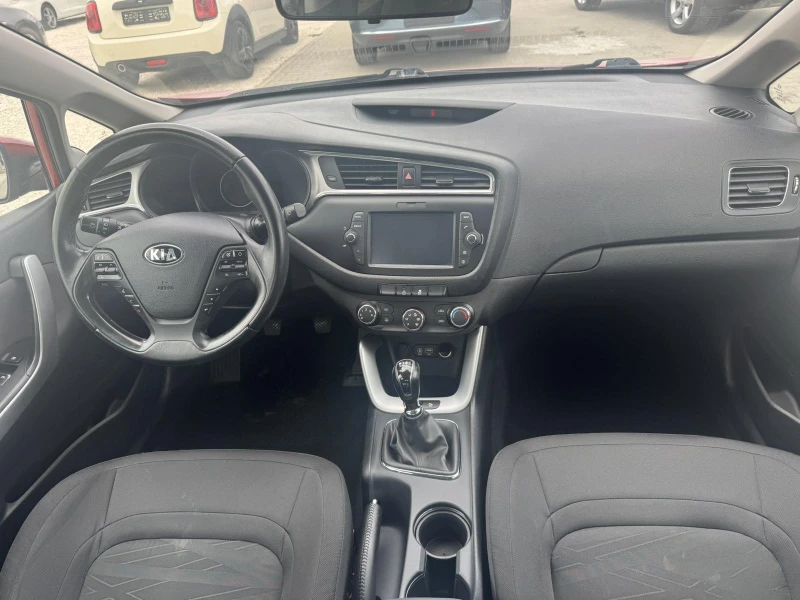 Kia Ceed 1.6 CRDI, снимка 8 - Автомобили и джипове - 51940112