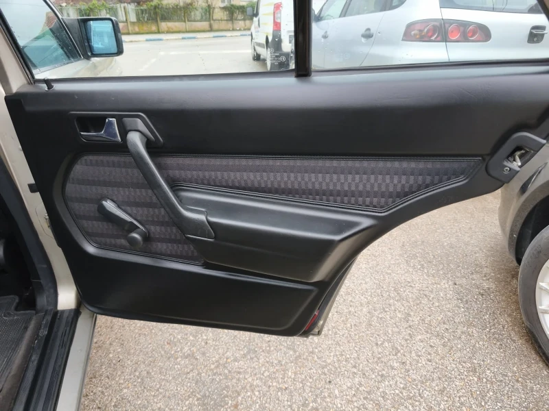 Mercedes-Benz 190, снимка 6 - Автомобили и джипове - 52680910