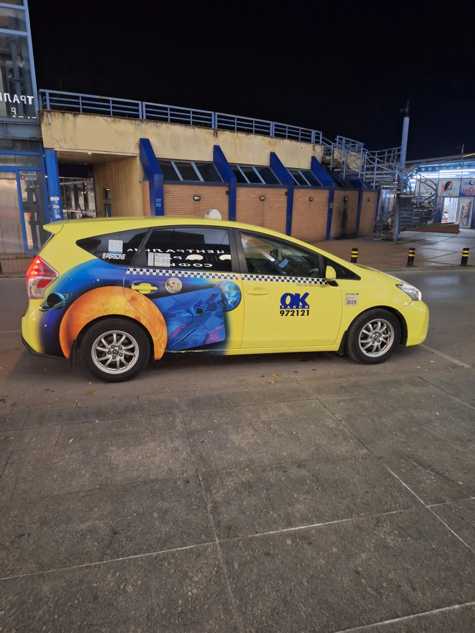 Toyota Prius Prius+ 1.8 hybrid  - изображение 3