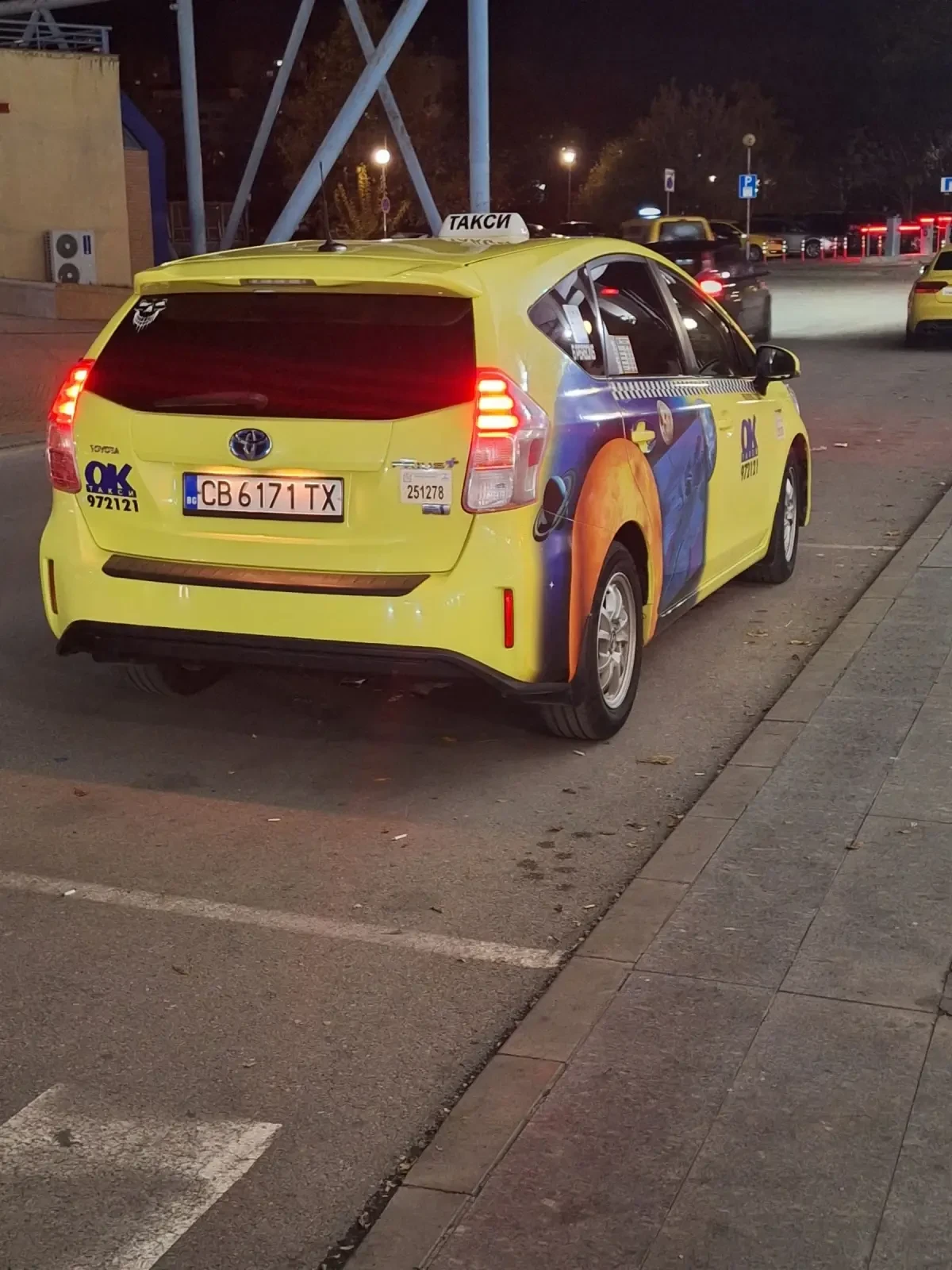 Toyota Prius Prius+ 1.8 hybrid  - изображение 2